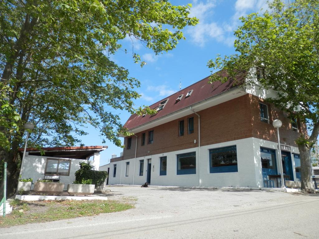 H.A.N.D Surf Hostel Langre  Exterior photo